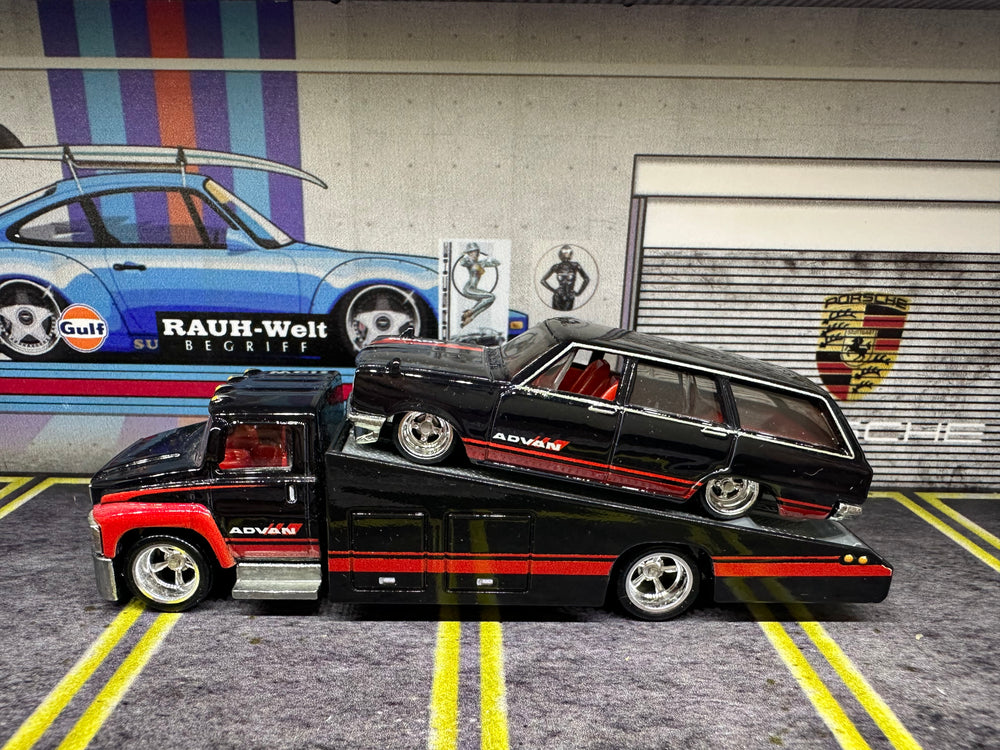 Hot Wheels Team Transport '69 Nissan Skyline Van & Carry On