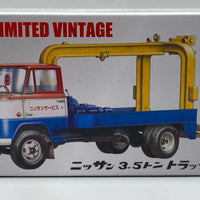 Tomica Limited Vintage Nissan 3.5t Truck Wrecker