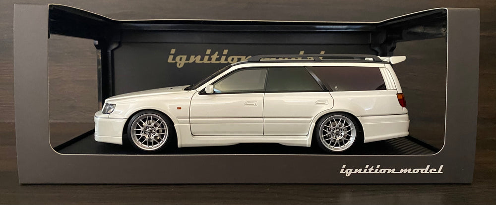 Ignition Model 1:18 Scale White Nissan Stagea 260RS (WGNC34) Pearl White