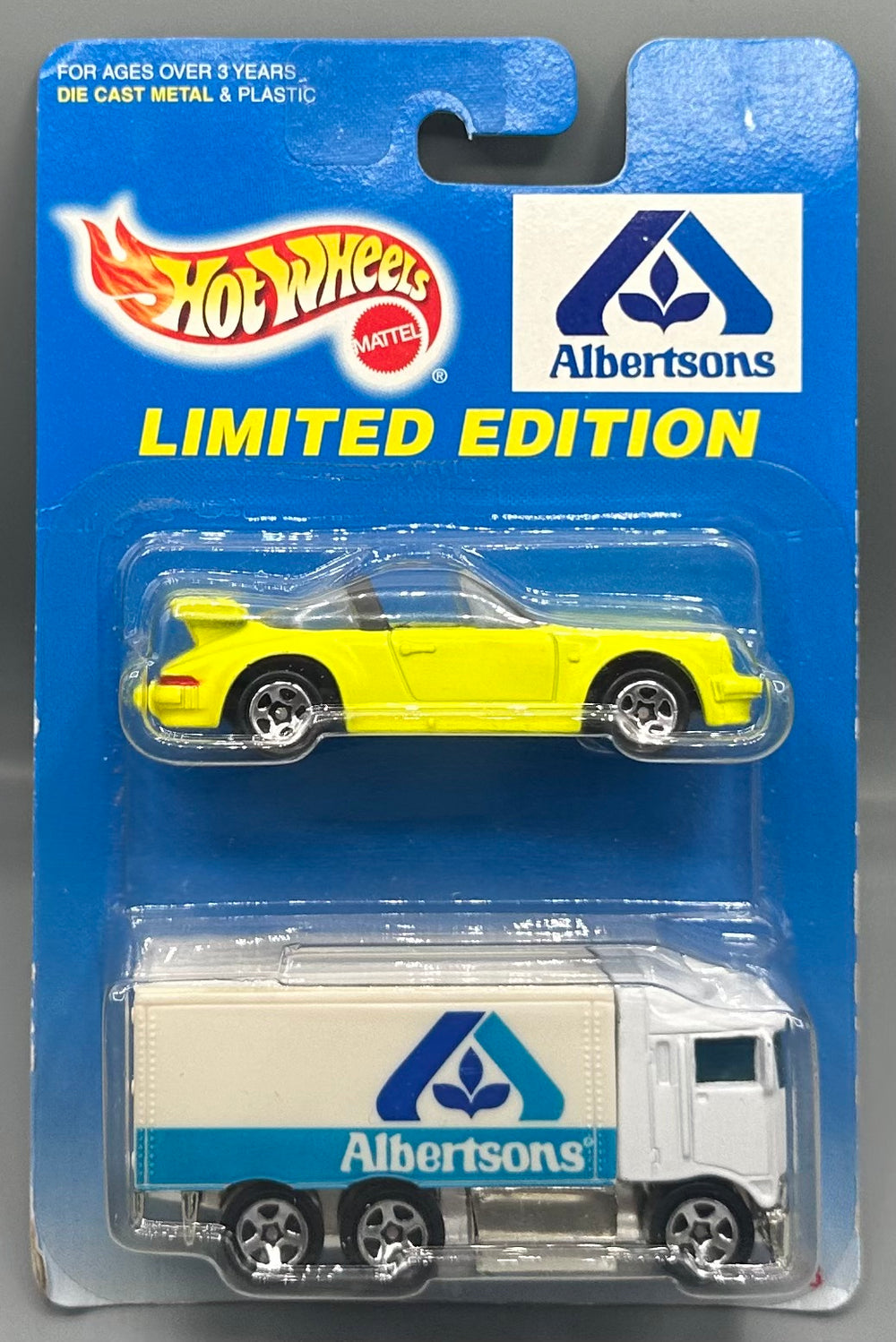 Hot Wheels 2 Pack Porsche Hiway Hauler & Porsche
